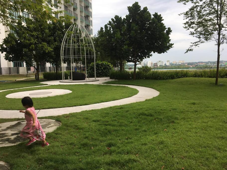 Homenest Jb City Poolview Suite By Cozy Home 新山 外观 照片