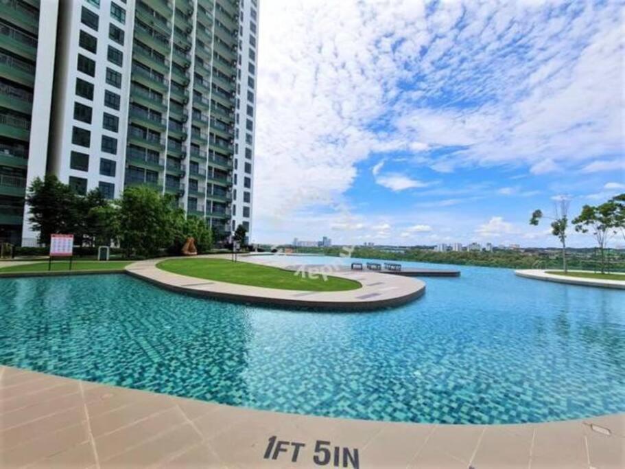 Homenest Jb City Poolview Suite By Cozy Home 新山 外观 照片