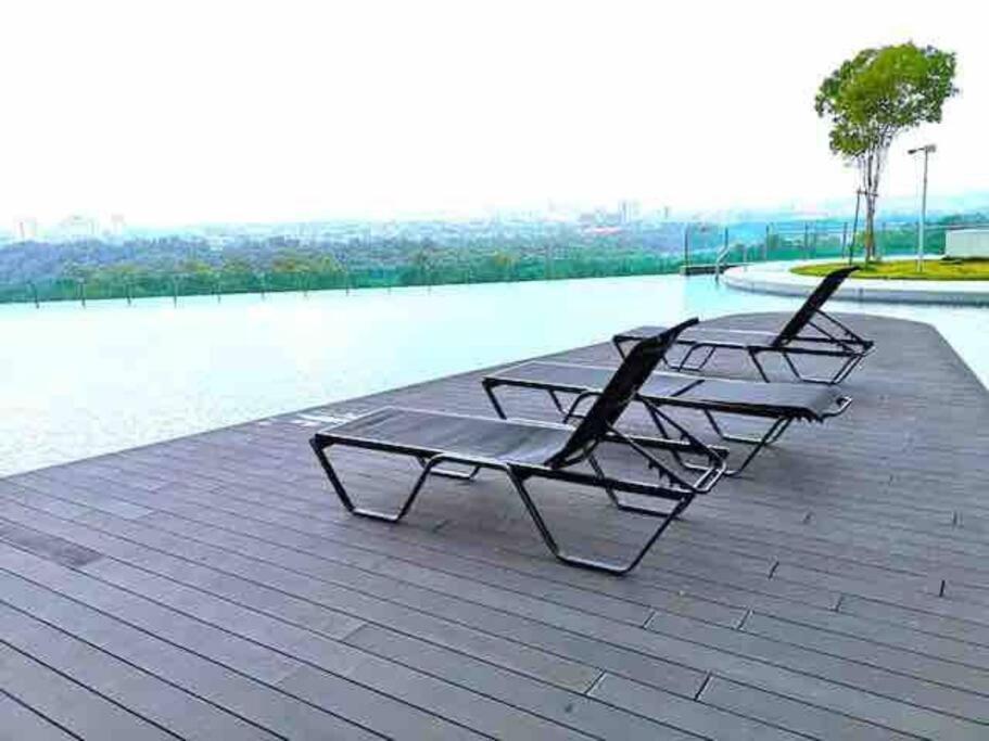Homenest Jb City Poolview Suite By Cozy Home 新山 外观 照片