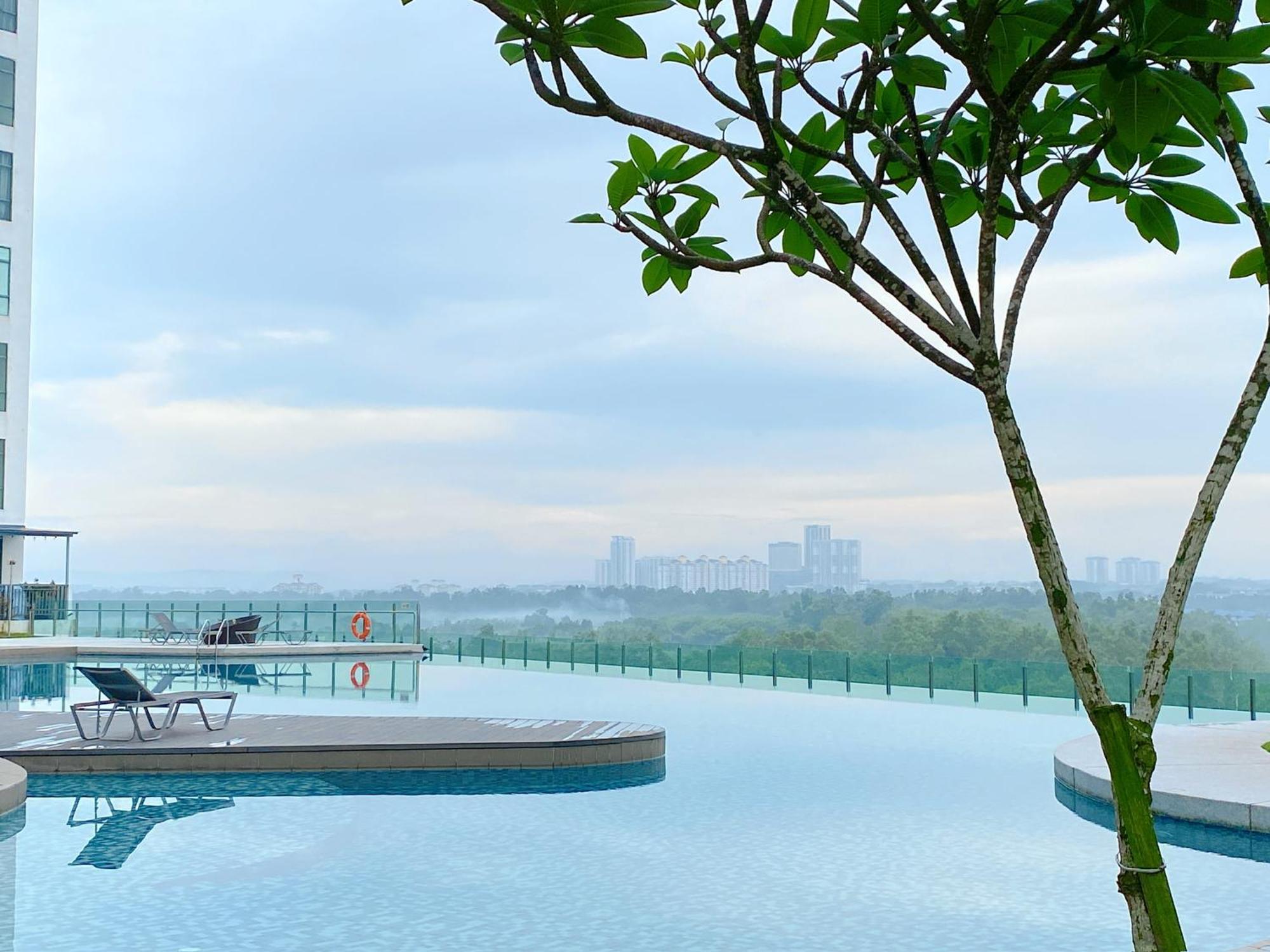 Homenest Jb City Poolview Suite By Cozy Home 新山 外观 照片